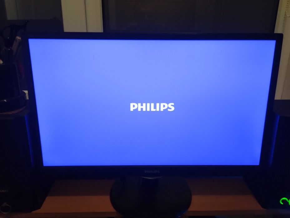 Монитор Philips 243v5q