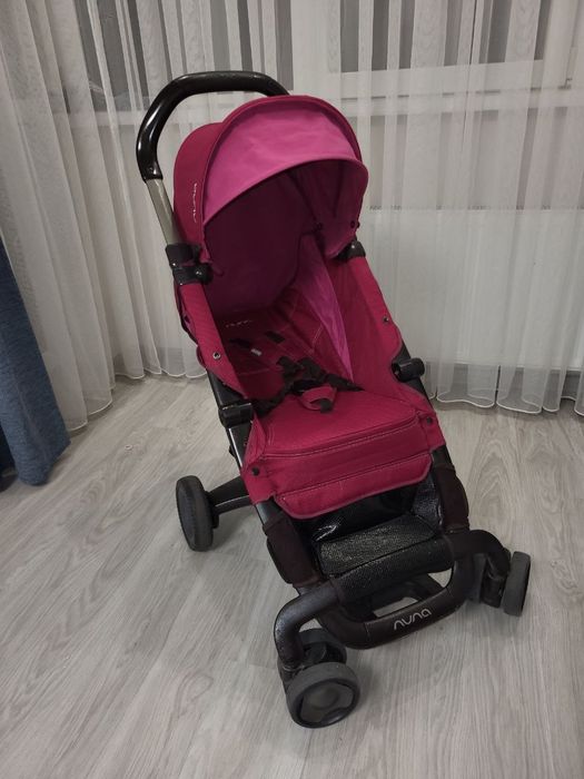 Дитяча прогулянкова коляска для дівчинки Nuna