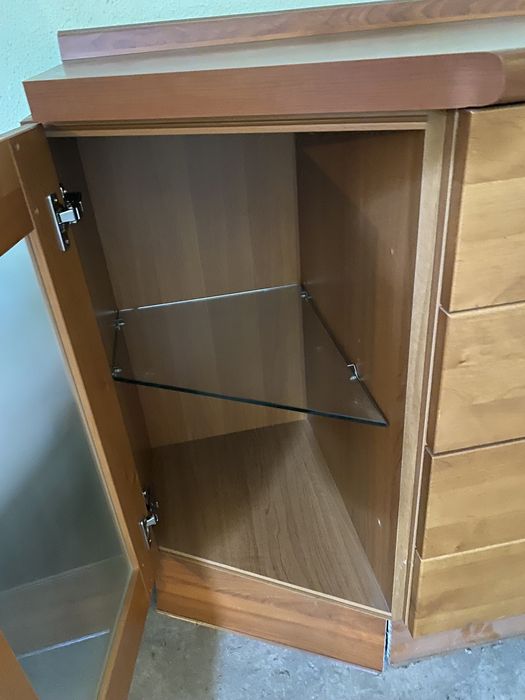 Комод с фасадом из дерева