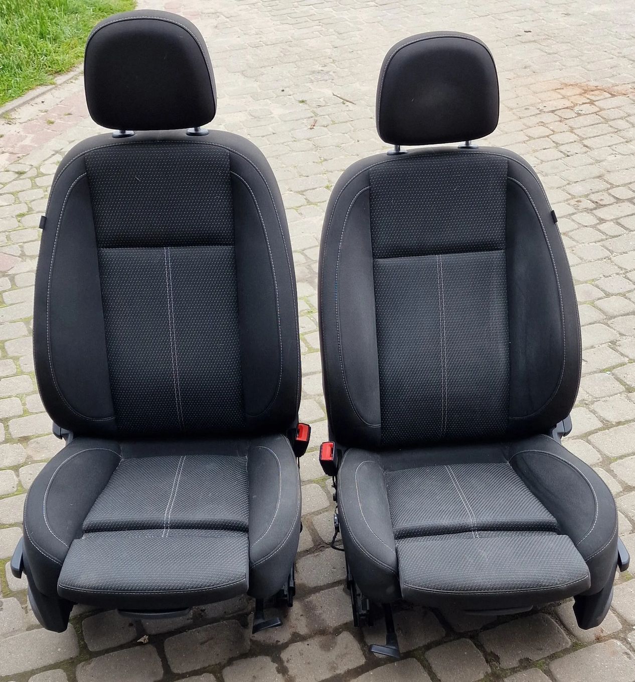 FOTEL PRZÓD PRAWY LEWY REGULOWANY GRZANY OPEL ASTRA IV KOMBI