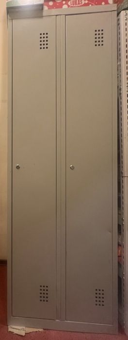 Шафа для одягу, скриня схову