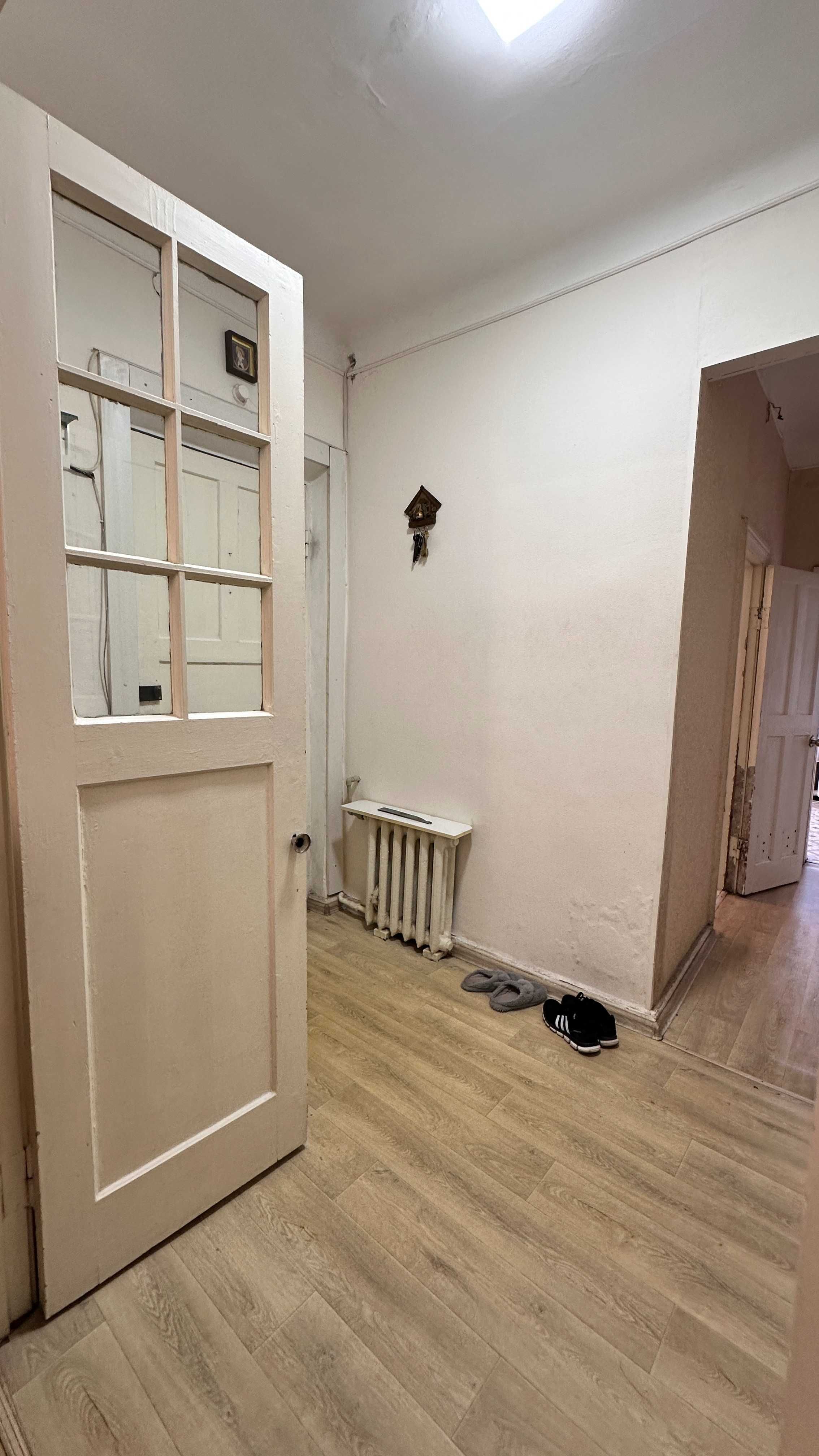 продам 3 комнатную квартиру сталинку 5/5 на Нигояна 23 г.Днепр