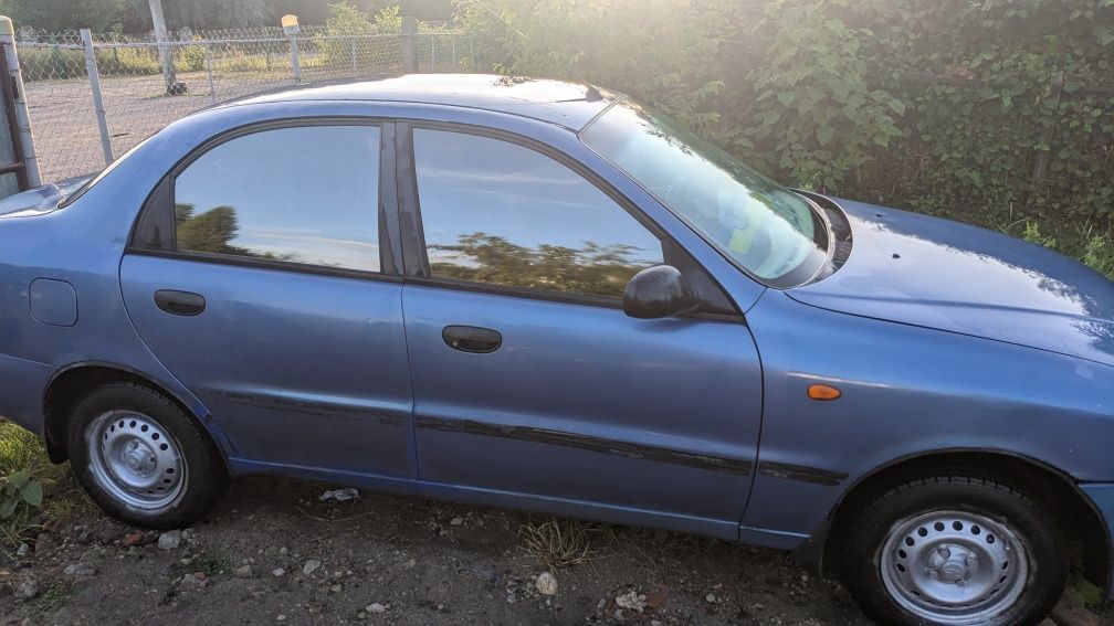 Автомобіль Daewoo Sens