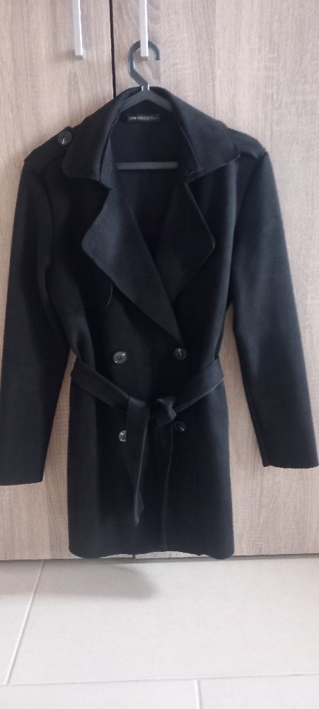 Casaco preto com cinto - Tamanho S/M