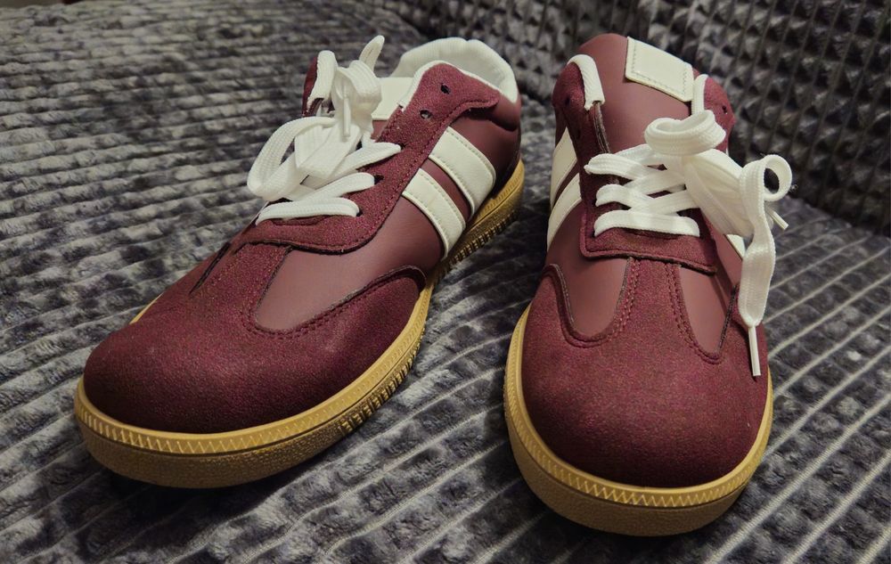 Stylowe buty sportowe bordowo-biale