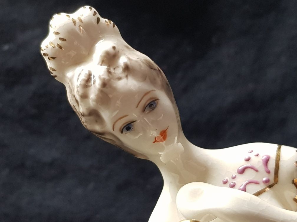 Figurka porcelana,  dama z lusterkiem, Jezela, Vintage PRL