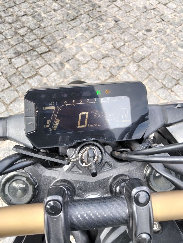 Honda CB 125 r  usada