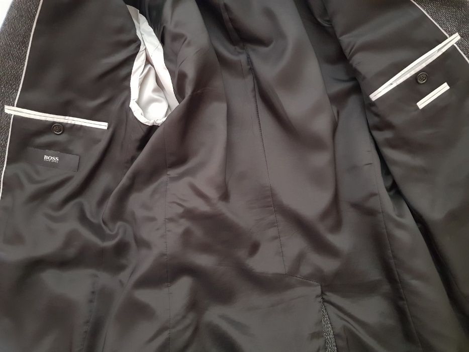 Blazer Hugo Boss em lã, tamanho 50