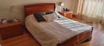 Cama de casal, mesinhas de cabeceira