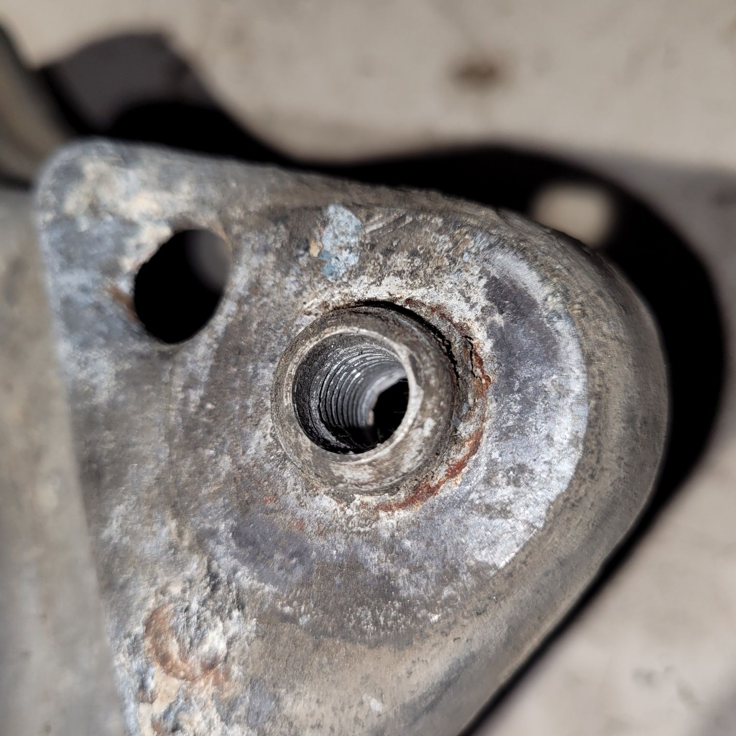 Mocowanie amortyzatora przód vw passat b5 audi a4 b5 audi a6 c5