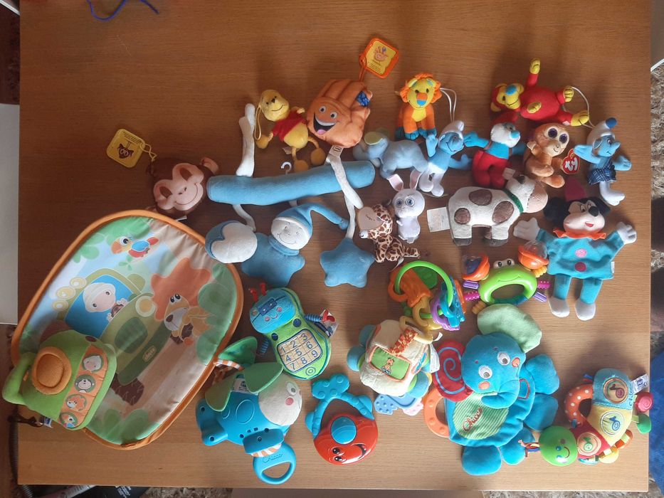 Vários Brinquedos para Bébé