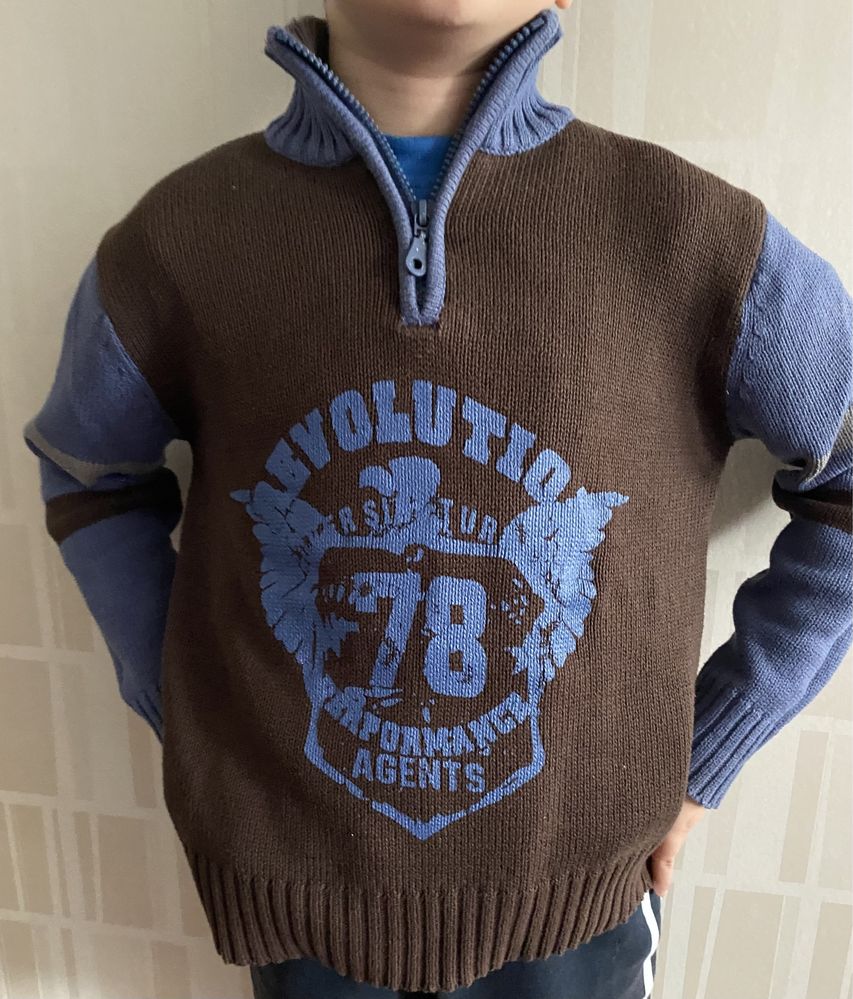 Sweter bluza  chłopiec ze stójka 128 cm