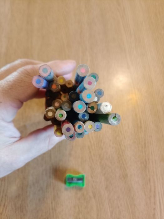 Lápis de cor e afiadeira