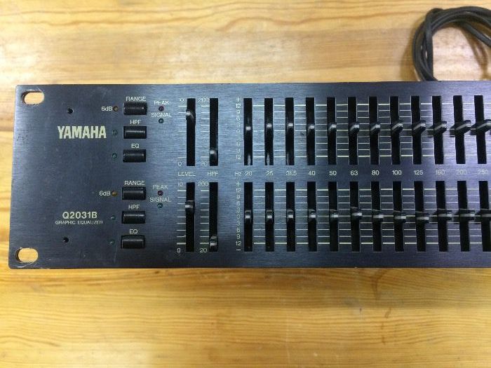 Korektor Yamaha Q2031B