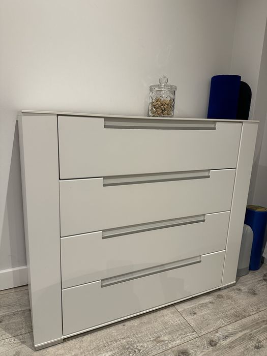 Biała komoda IKEA
