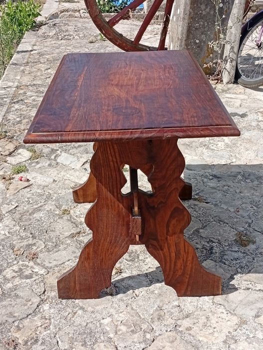 Mesa de apoio em madeira