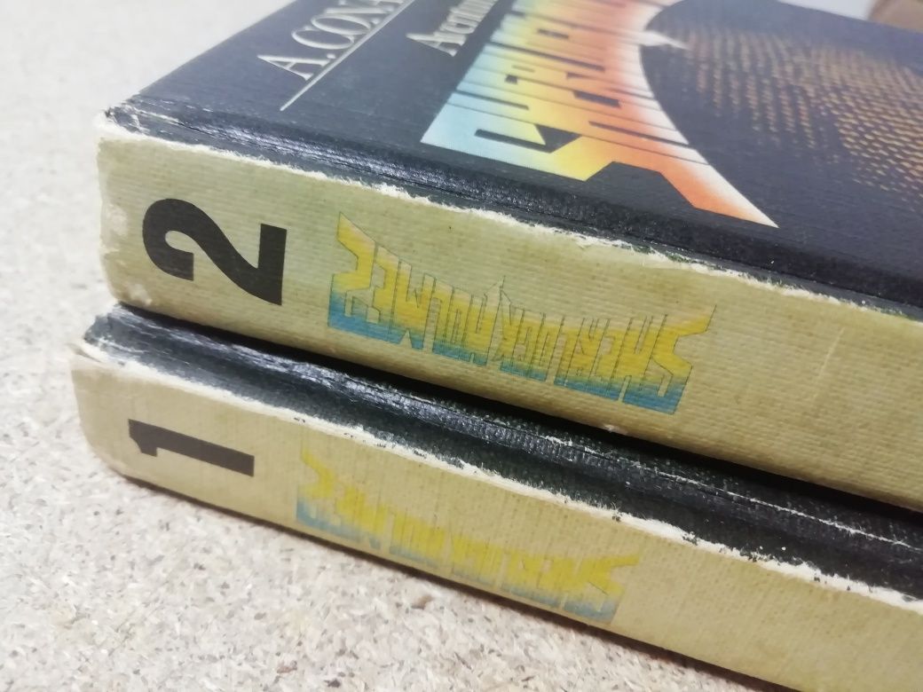 Livros "Ficheiros Secretos" e "Sherlock Holmes"