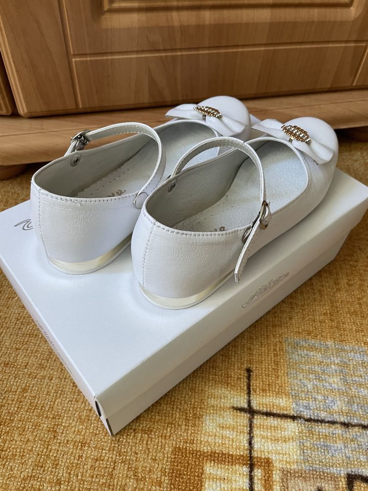 Buty białe komunijne MIKO rozm. 33