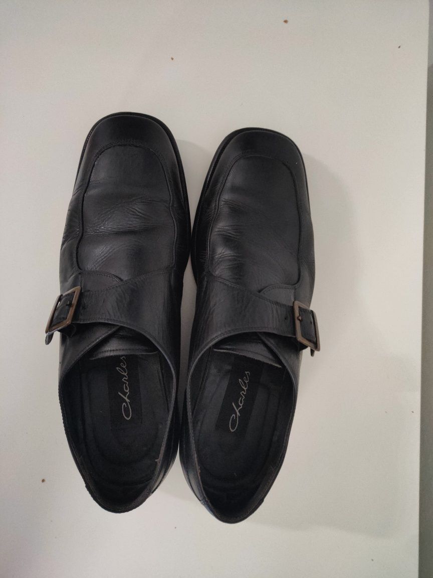 Sapatos pretos de cerimónia med,44
