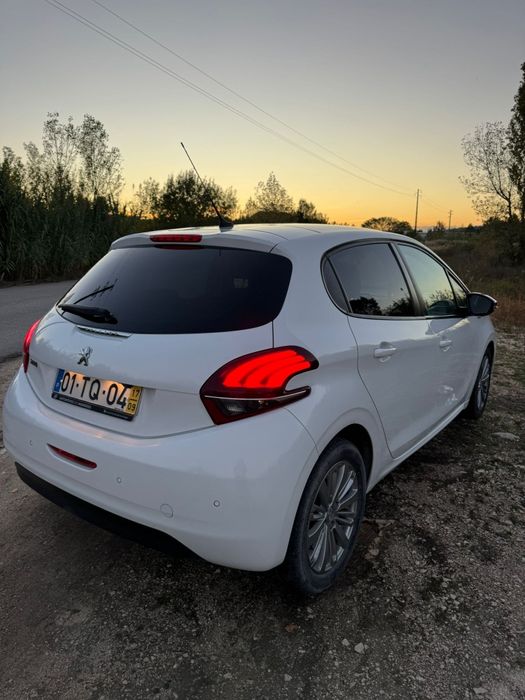 Peugeot 208 1.6Hdi único dono 120mil km