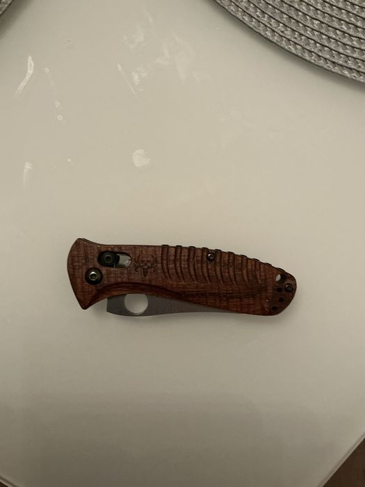 Продам нож benchmade bone collector