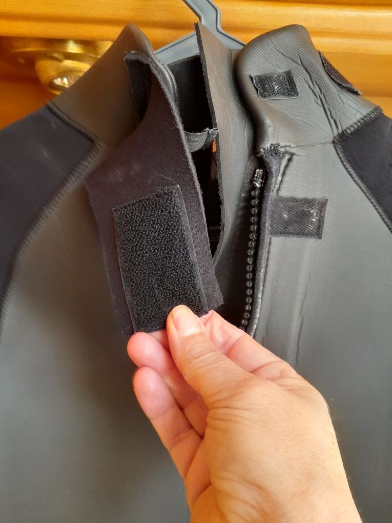 Fato de surf  em muito bom estado