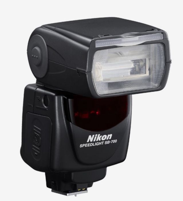 Vendo camera Nikon d300s com pouco uso. E flah Nikon sb700