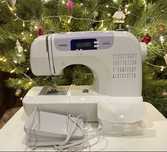 комп'ютерна швейна машина Brother RS -240