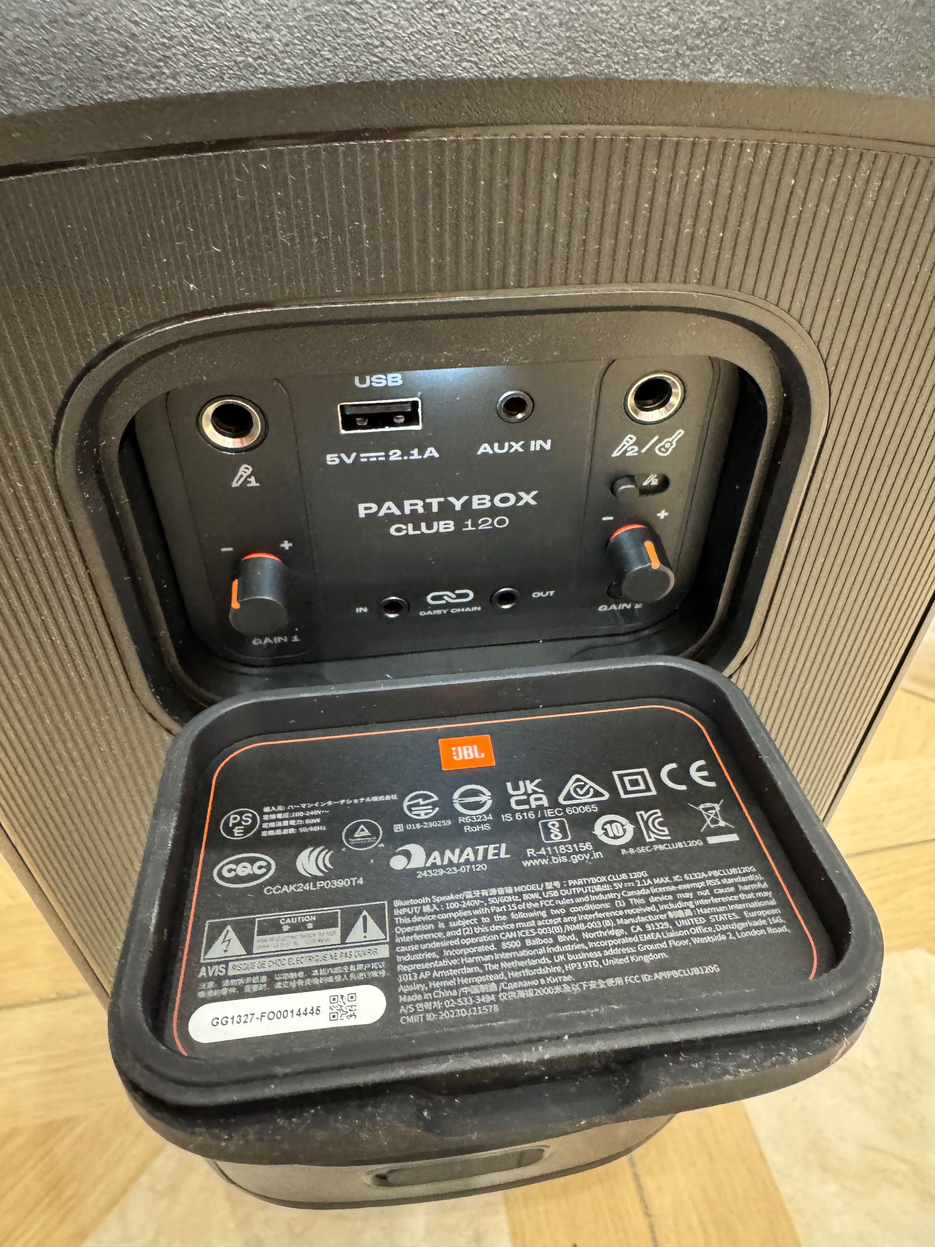 Колонка JBL PARTYBOX CLUB 120 з Мікрофоном 12 годин 160Вт