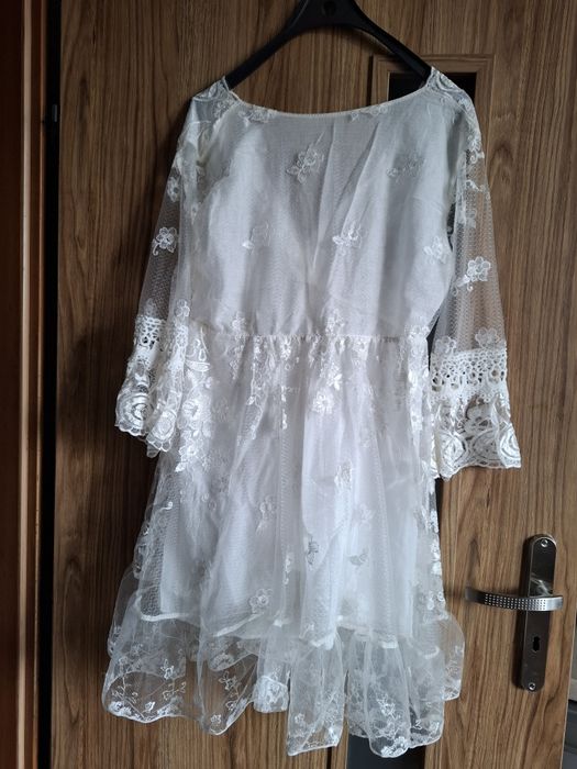Włoska sukienka koronkowa