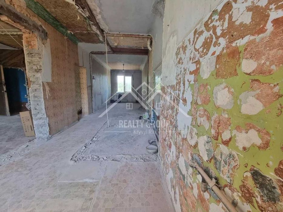 Продаж 2-кімнатної квартири в "сталінці"