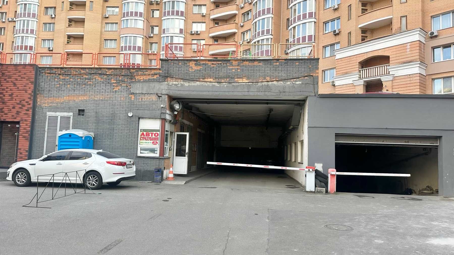 Без% Фото реальні машиномісце 22,1м2 підвал паркінг метро Мінська 4хв