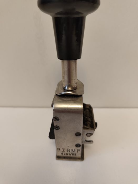 Stary numerator automatyczny