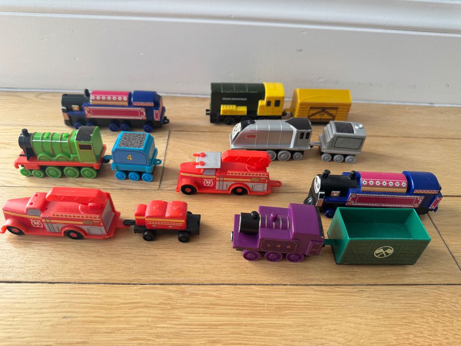 Tomek i Przyjaciele Plastikowe Pociągi i Wagony – Zestaw 13 Elementów