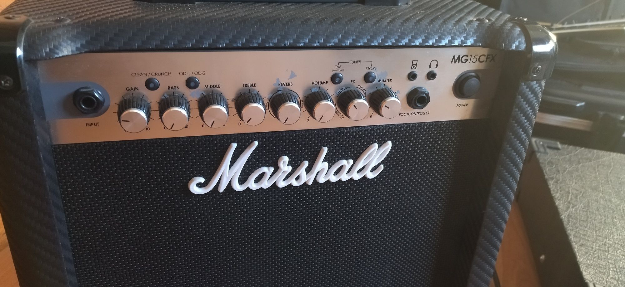 Amplificador combo Marshall MG15CFX