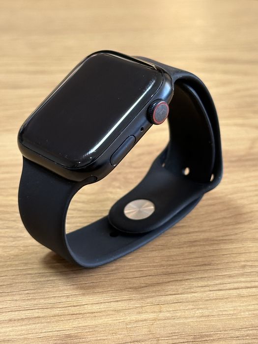 Apple Watch Series 7 45 mm Aluminium Case