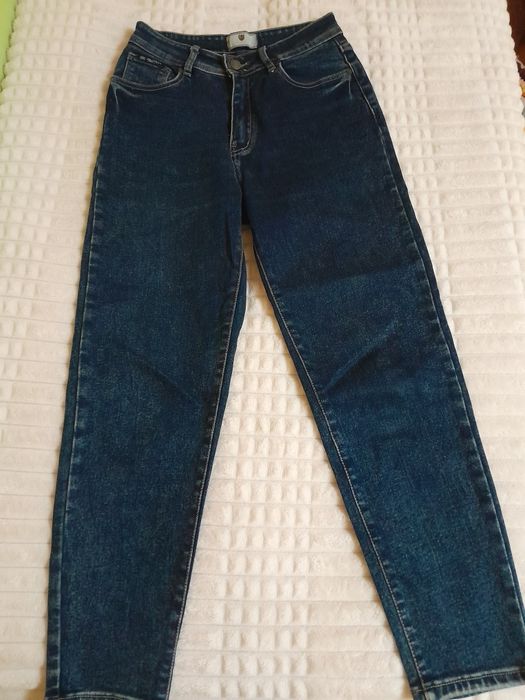 Жіночі джинси мом