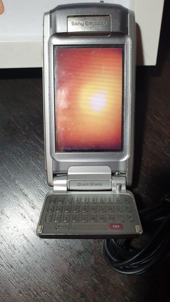 Telefon Sony Ericsson P910 ze stacją dokującą i rysikiem