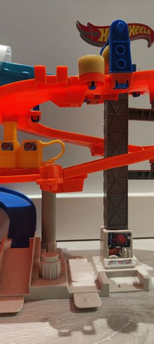 Mattel HOT WHEELS zestaw GARAŻ 3 Poziomy+tor