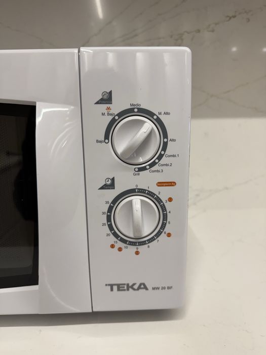 Microondas Teka c/ Função Grill