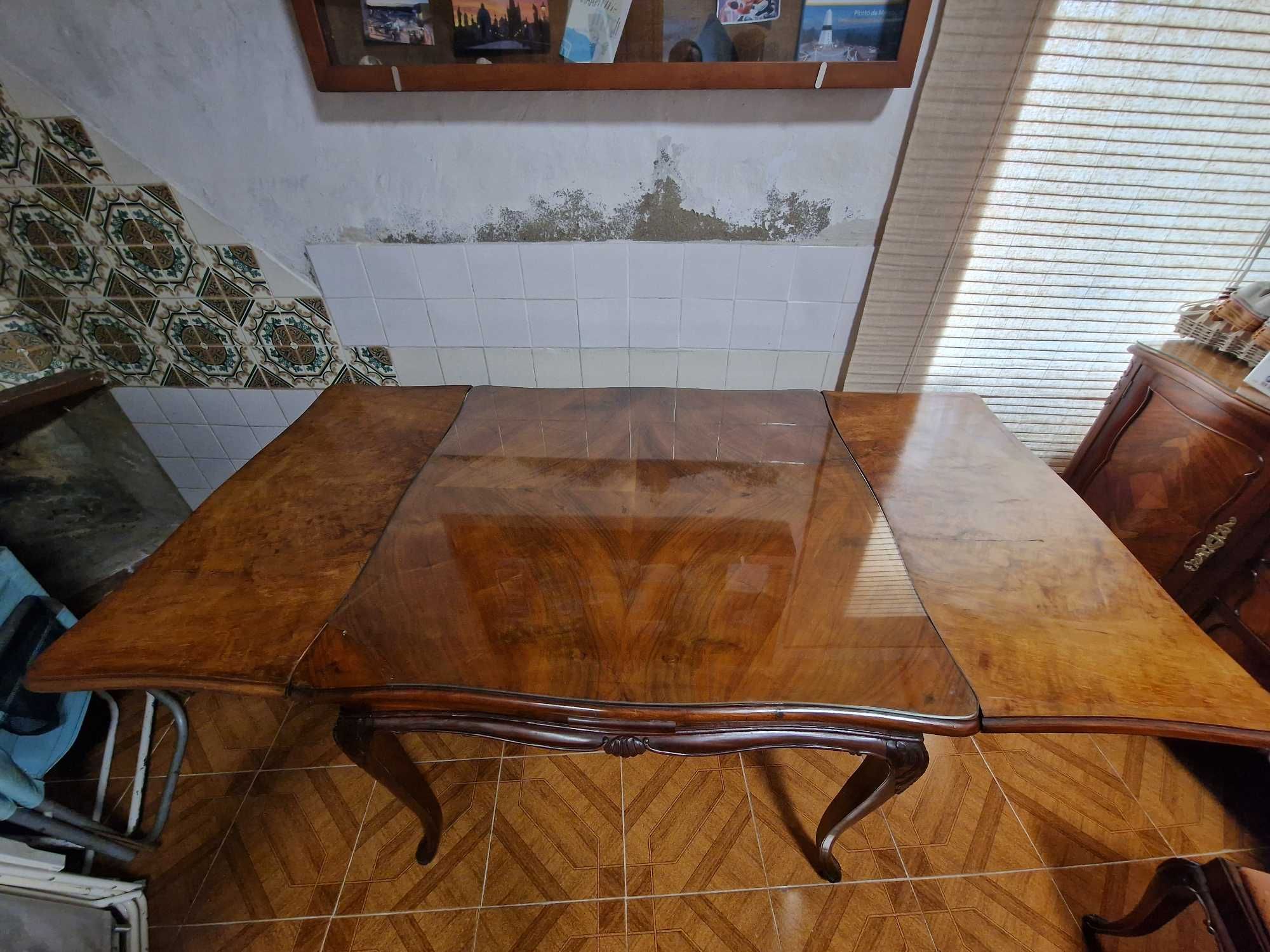 Mobilia sala jantar, 2 móveis, 1 Mesa, 6 cadeiras. (Restaurada)