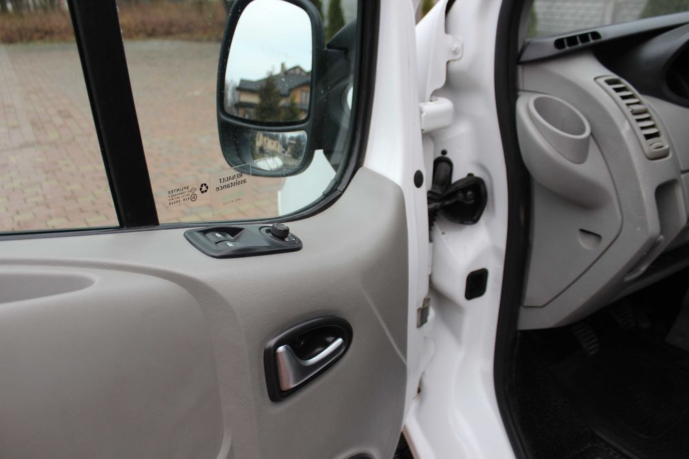 Renault Trafic 2011 оригінальний пасажир 9 мість рідна фарба