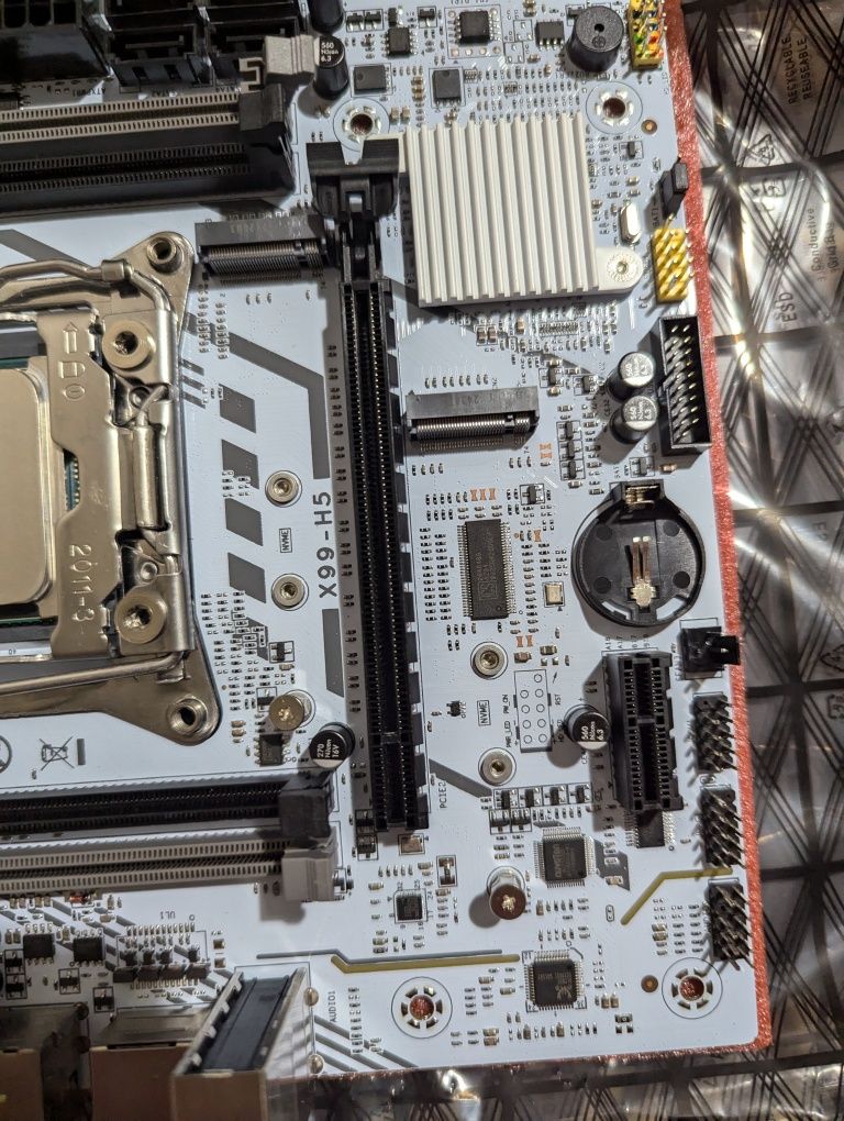Комплект 12 ядер 24 потоки Qiyida X99 H5 + Xeon E5 2650v4 LGA 2011-3