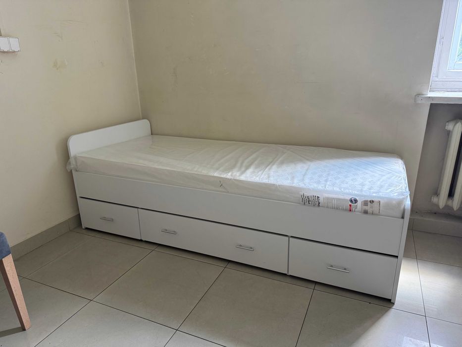 Białe łóżko 80x200 z materacem w zestawie