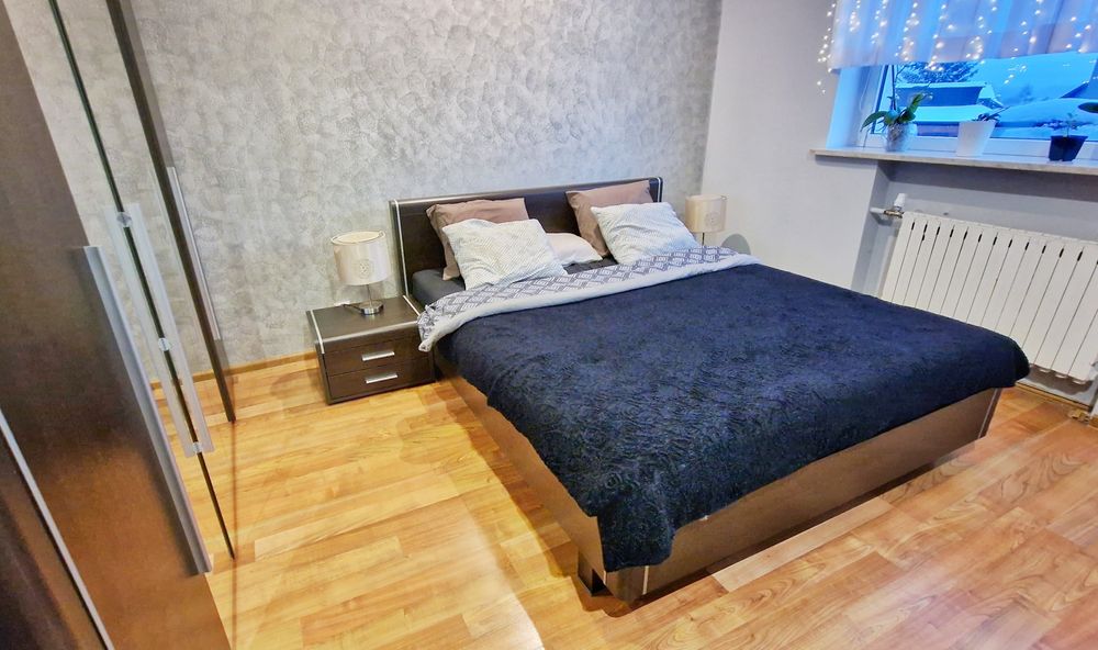 Szafa, łóżko 180, szafki nocne i komoda. Sypialnia zestaw