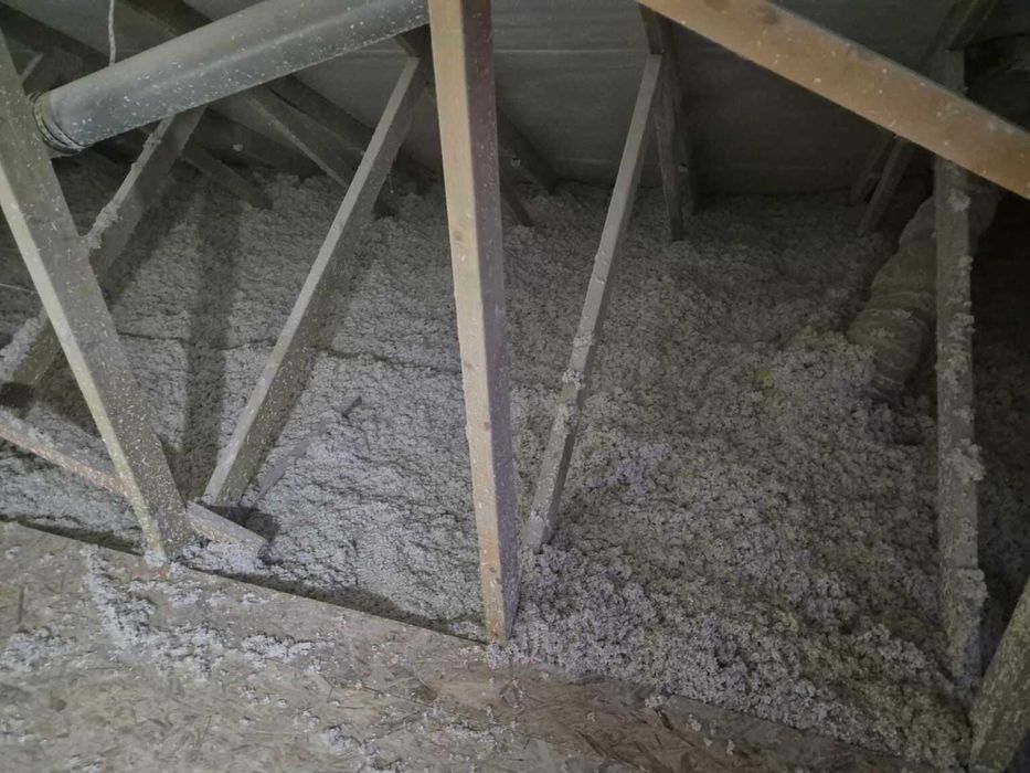 Ocieplenia dachów, poddaszy i stropów wełną celulozową – OKONIX