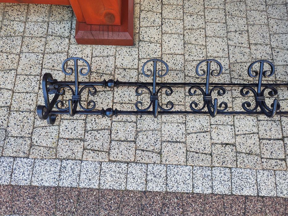 Wieszak nowy kuty czarny na 5 zawieszek  120 cm
