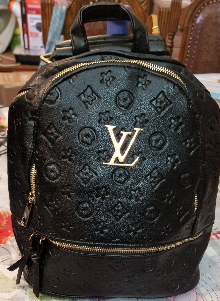 Mochila nova com etiqueta