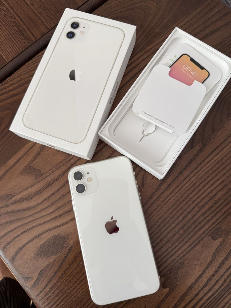 iPhone 11 128GB (білий) в ідеальному стані