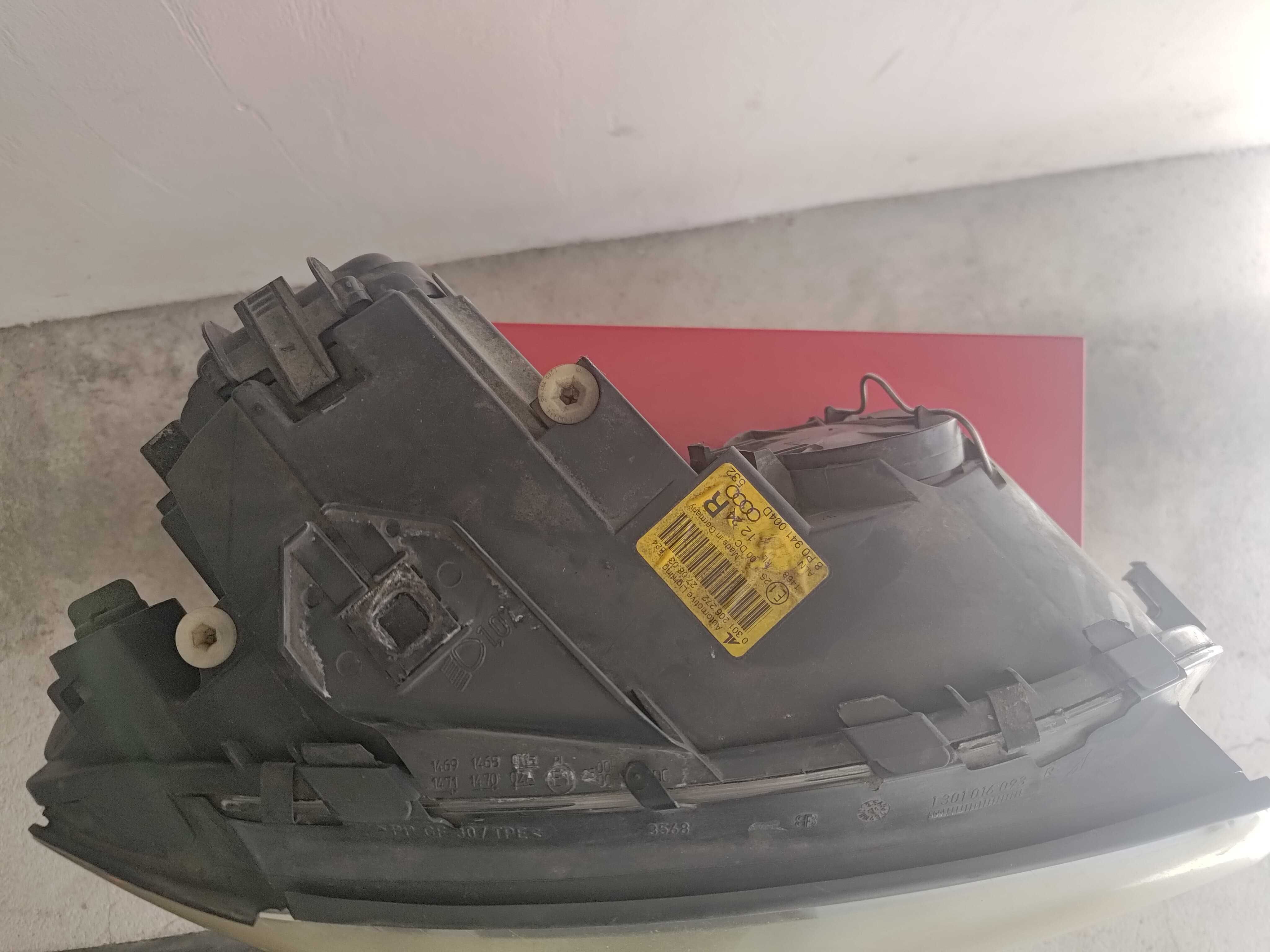 Lampa prawy przód Audi A3 8P xenon